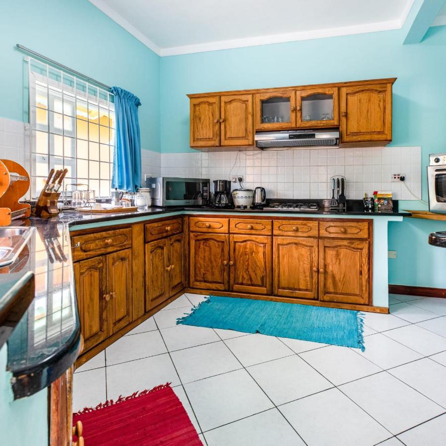 Апартаменты Beau Vallon Residence Бо-Валлон